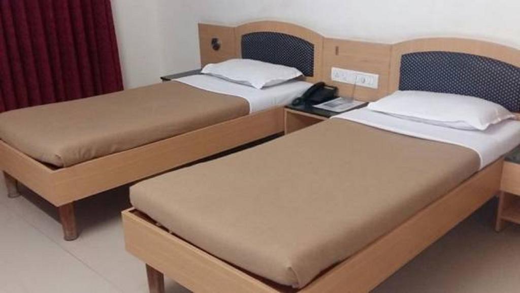 Hotel Sheetal Palace Pune Bagian luar foto