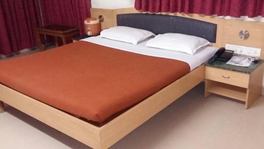 Hotel Sheetal Palace Pune Bagian luar foto